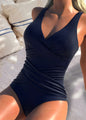 Contrasting-color one-piece swimming suit